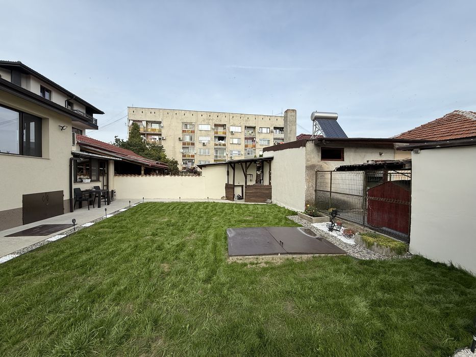 Продава се Къща в Свиленград - 300 кв.м за 567 €/кв.м - Снимка #1