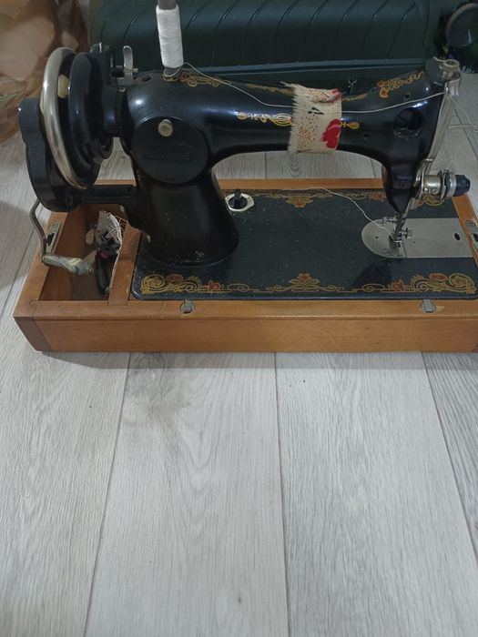 Ручная швейная машинка