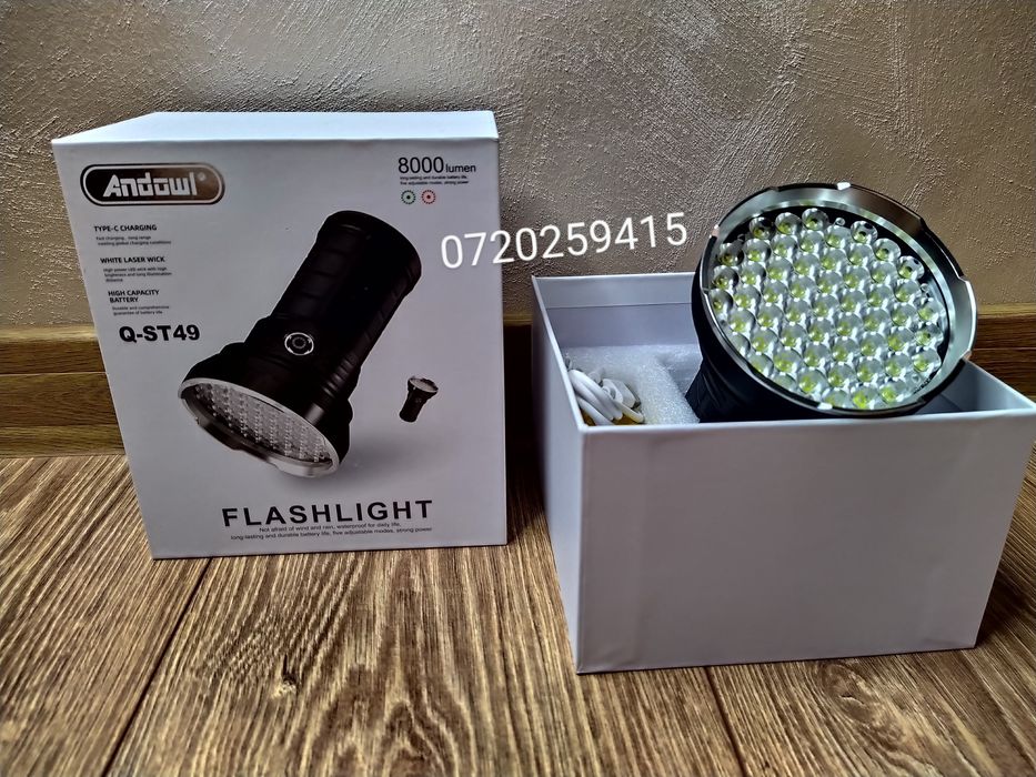 Lanterna Profesionala de mare putere cu 55 LED-uri, 8000 de lumeni!