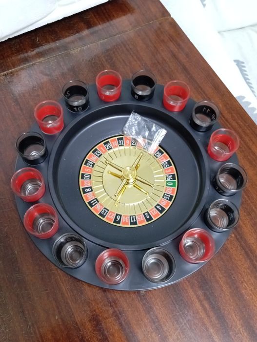 Игровая рулетка с рюмками (новая, в коробке)