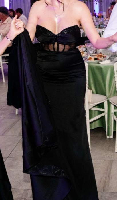 Vand rochie neagra din tafta