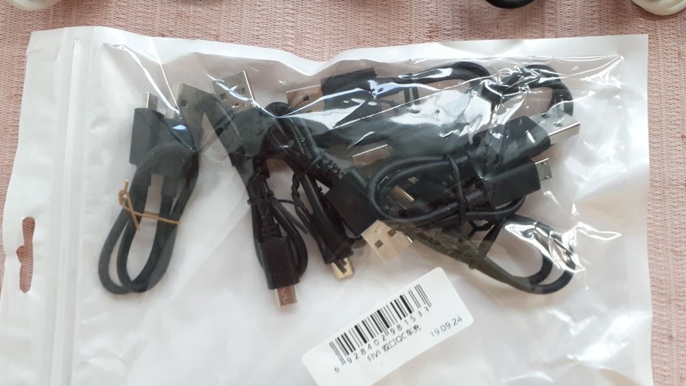 Cabluri microUSB originale Samsung, un cablu magnetic, cabluri scurte