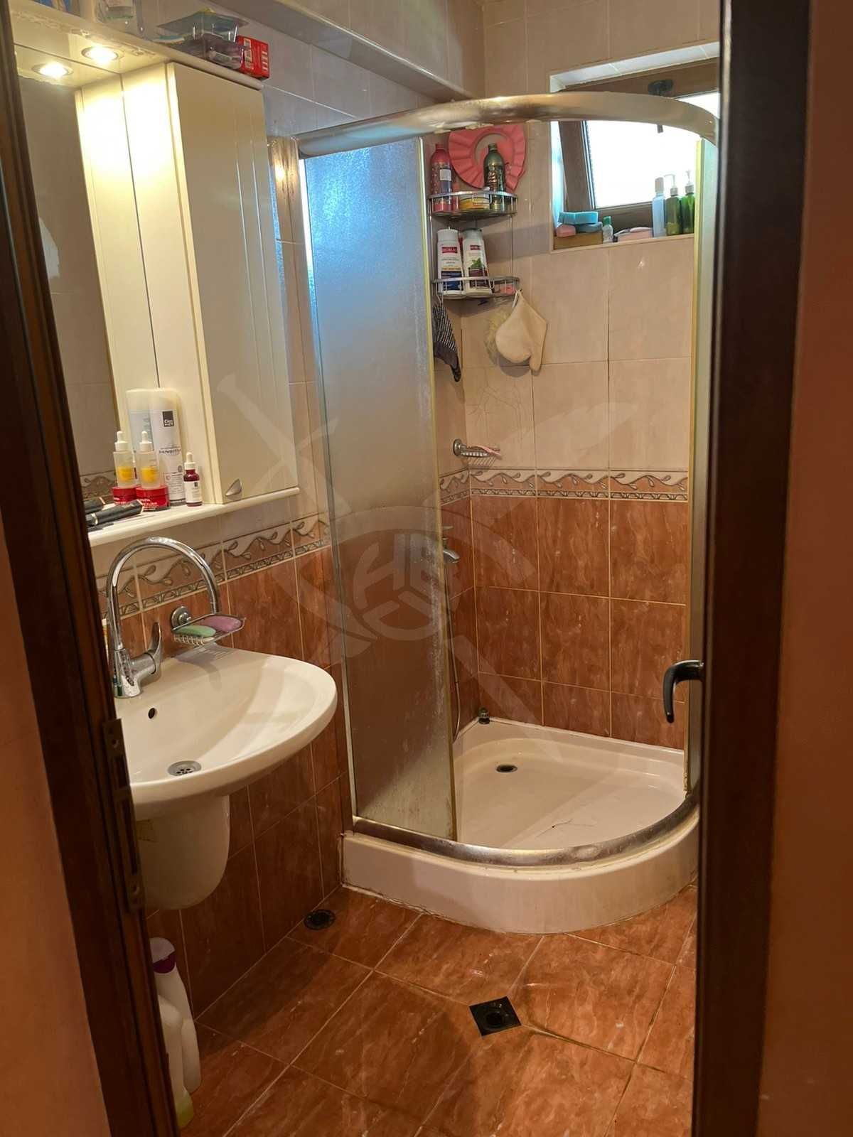 Тристаен с паркомясто в цената в Каменица 1