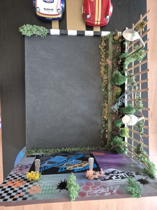 Diorama auto machete 1:18 Parcare Graffiti pentru pasionati auto