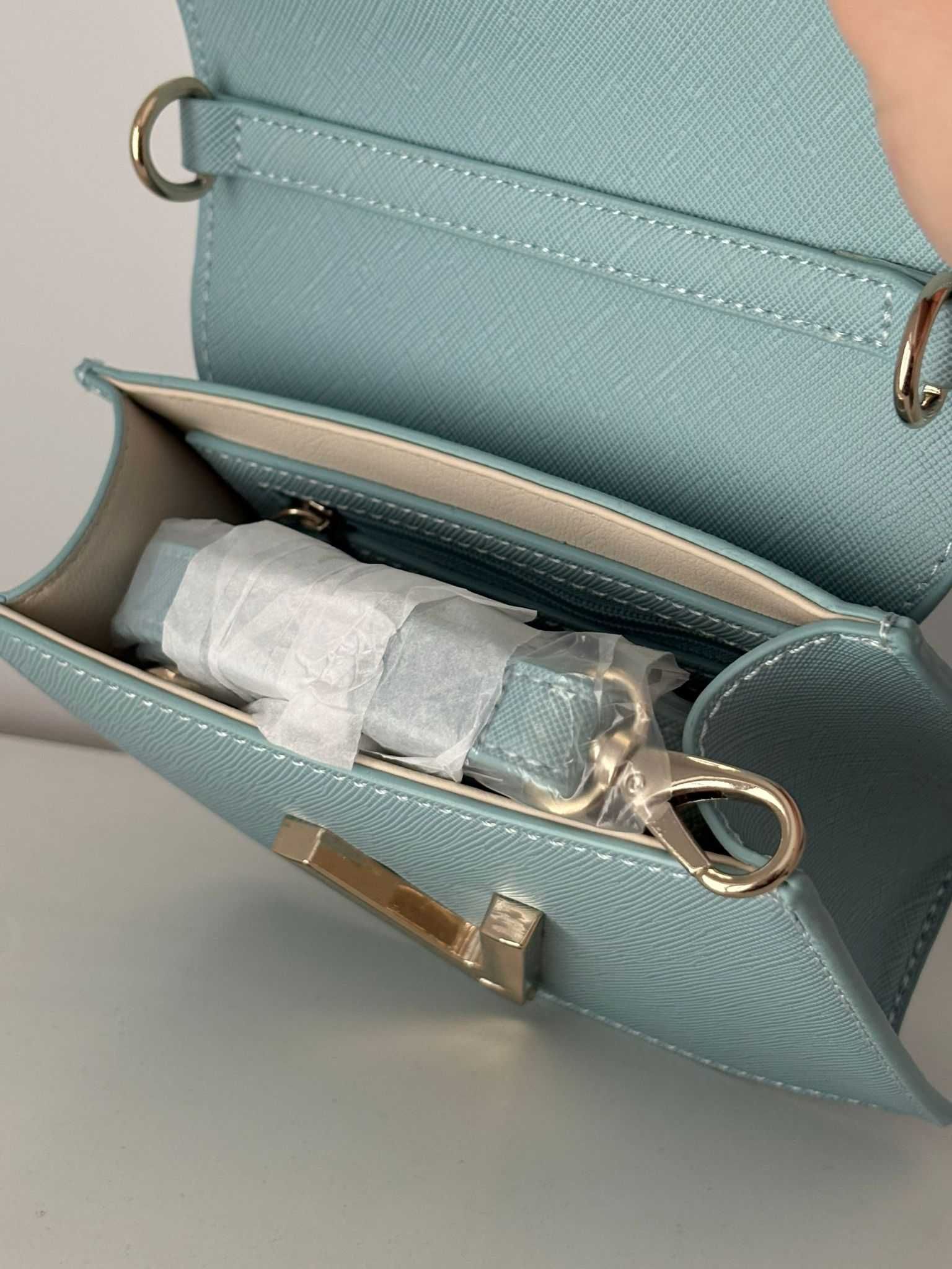 Чисто нова чанта Valentino Bags Voyage