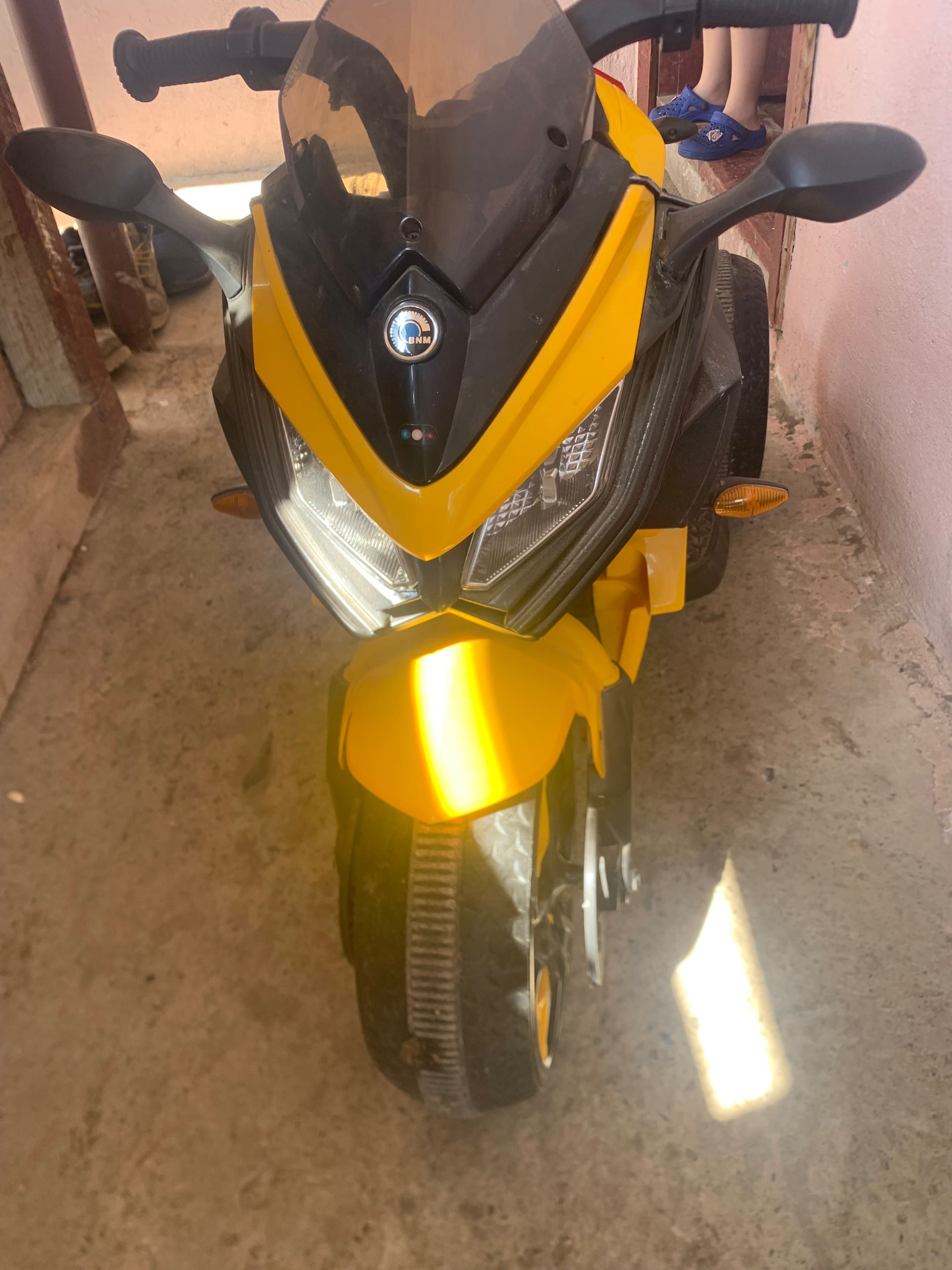 Vând motocicletă de copii electrică