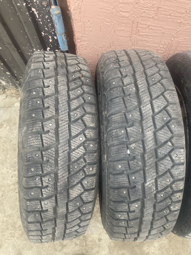 Продам шины с диском R15