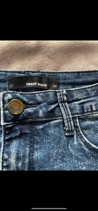 Blugi cu talie înaltă