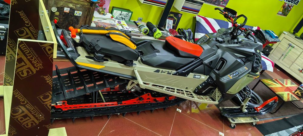 Snowmobil Ski Doo Summit 850 Turbo