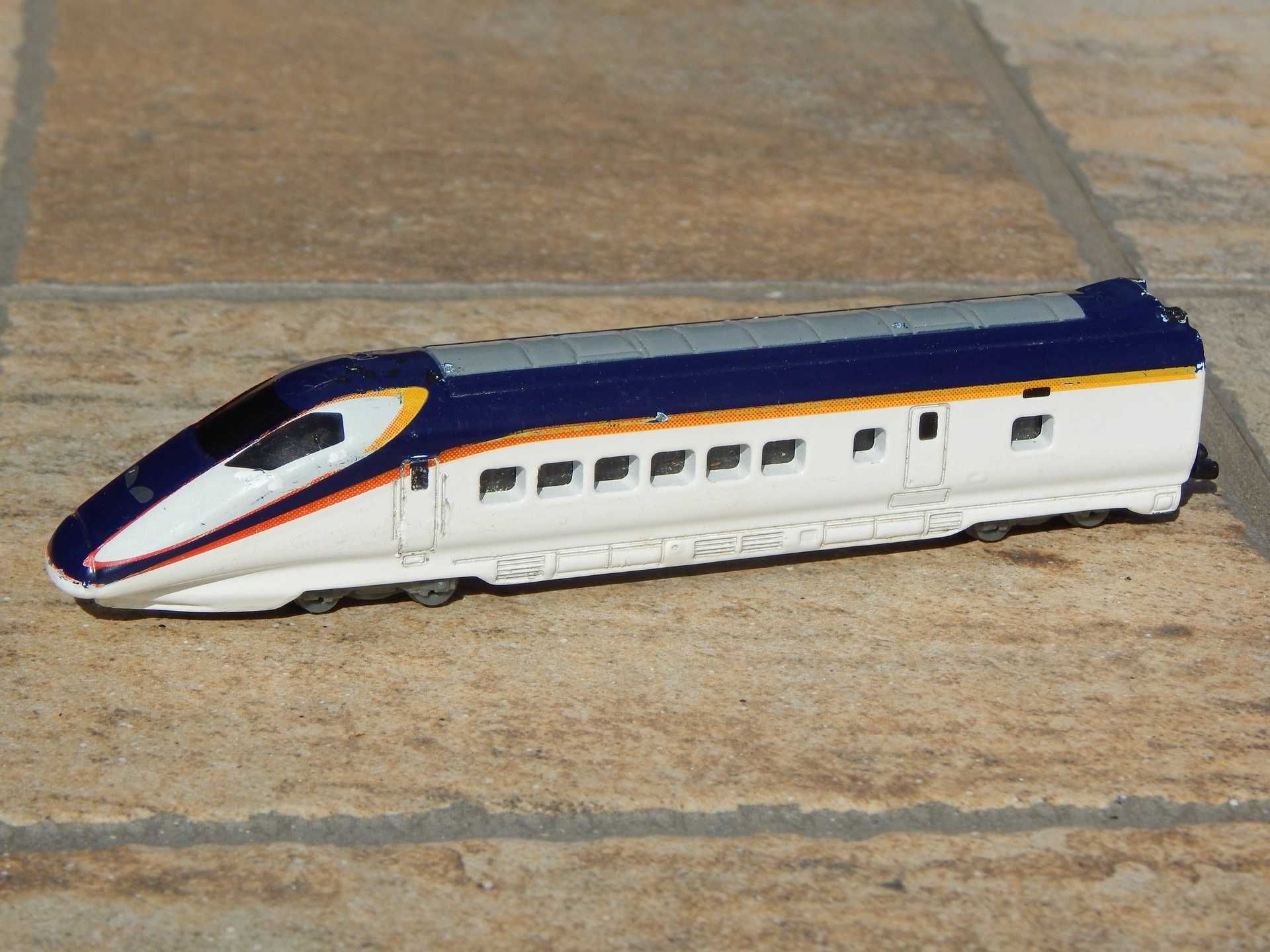 Macheta locomotiva tren japonez viteza Shinkansen Series 3 2014 Tomica