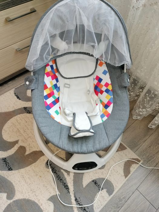 Leagăn electric pentru copii