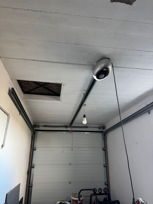 Vand usa de garaj impecabila