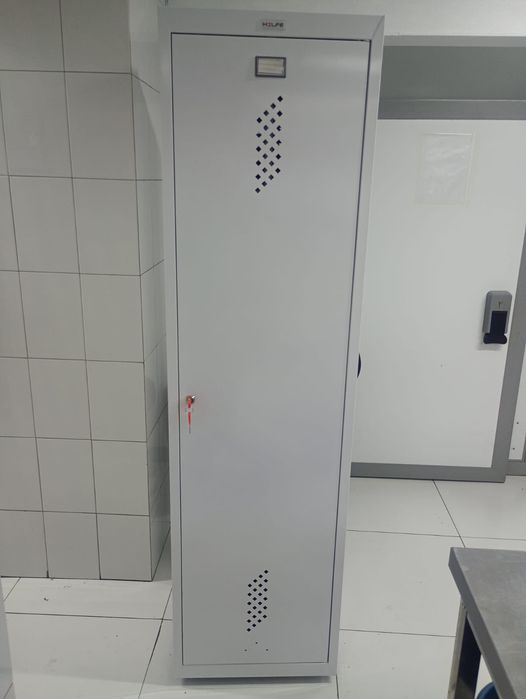 Металлические шкафы для одежды