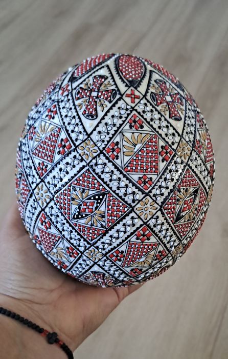 Ouă de struț incondeiate