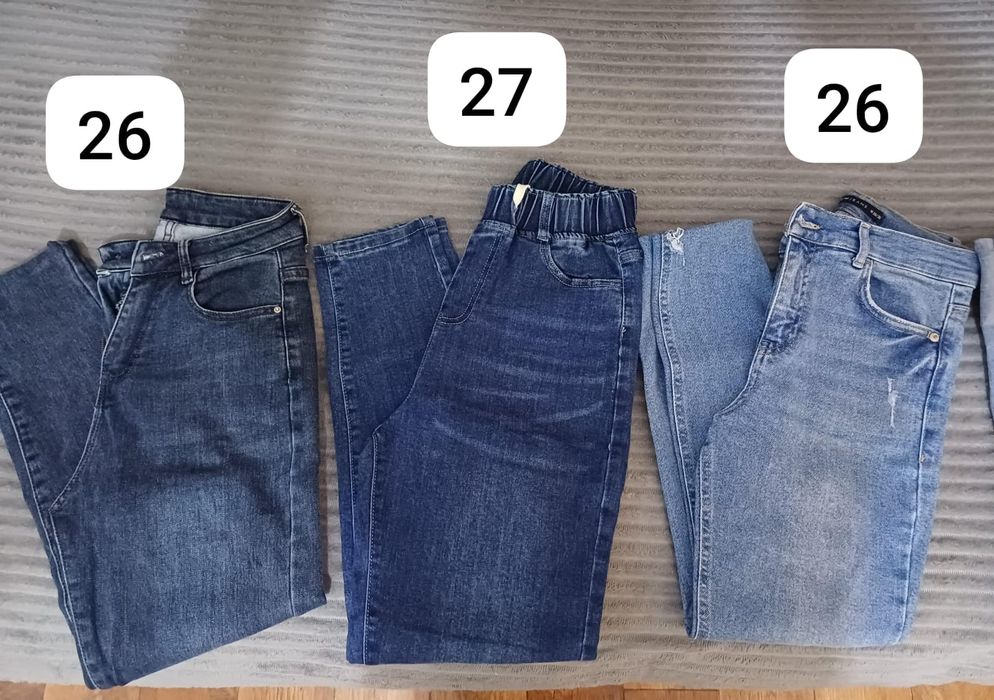 Женские джинсы много