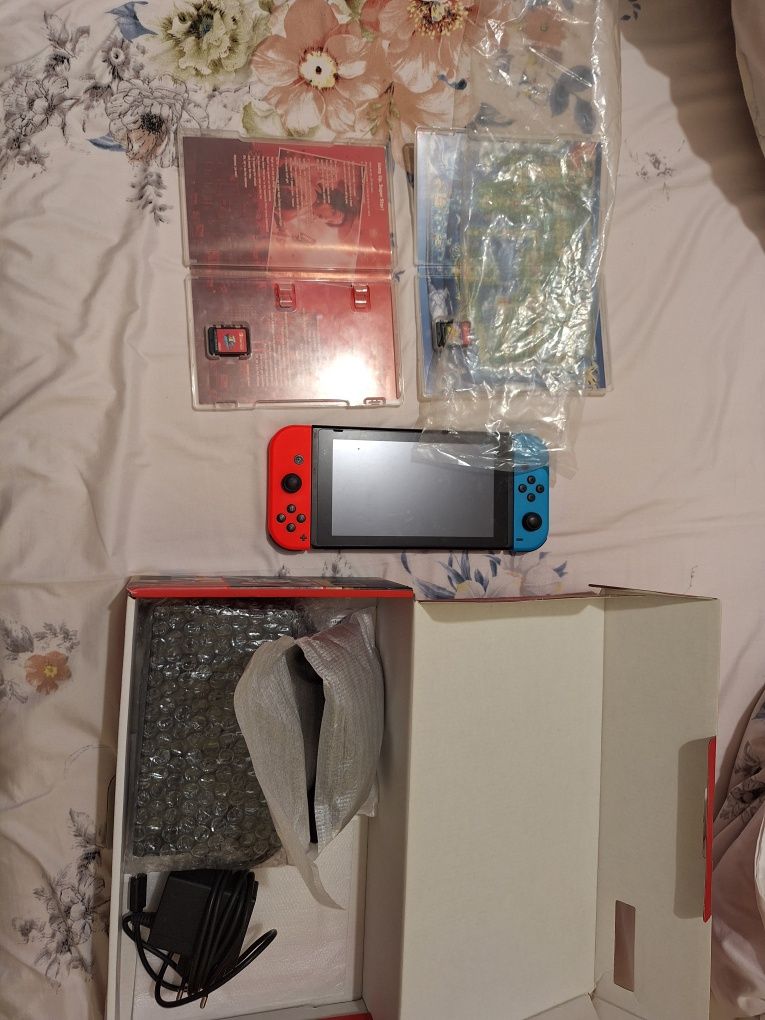 Consolo Nintendo swich + lets go pikachu și super Mario odyssi