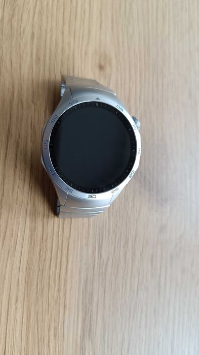 Часовник Huawei GT 4