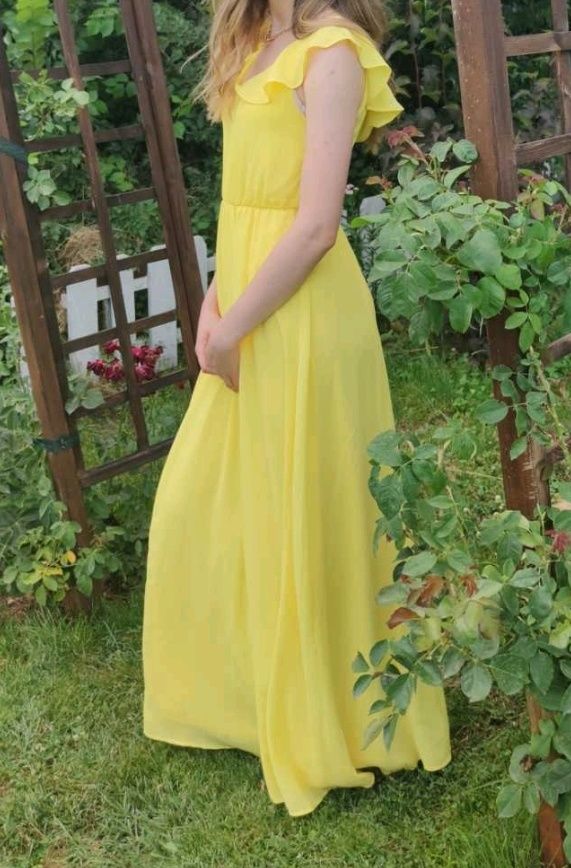 Жълта официална рокля