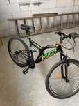 Vand bicicleta aproape noua