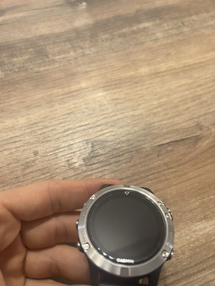 Garmin Fenix 5 - сребрист, 47 мм диаметър