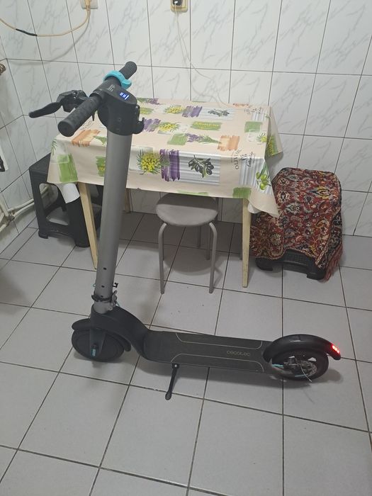 Vând trotineta cecotec bongo seria a sau schimb cu ps5
