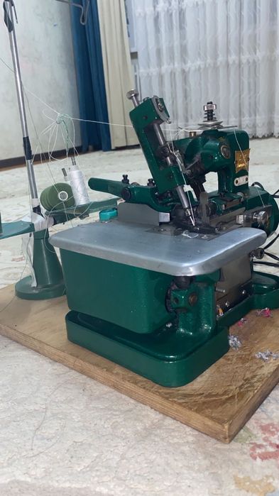 Оверлок б/у продаеться