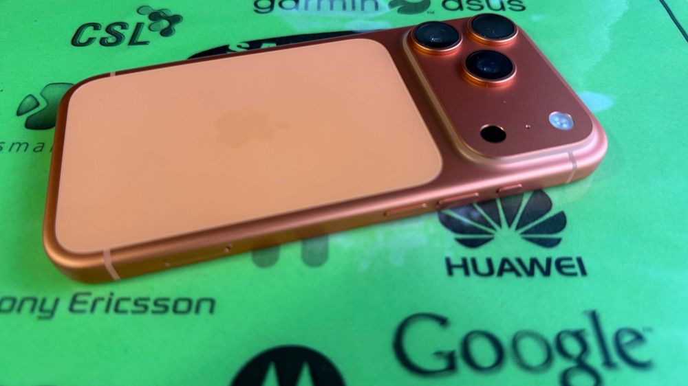 iPhone 17 Pro 256gb Cosmic Orange фабрично отключен