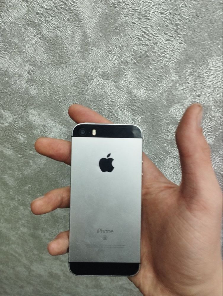iPhone 5se в идеальном состоянии