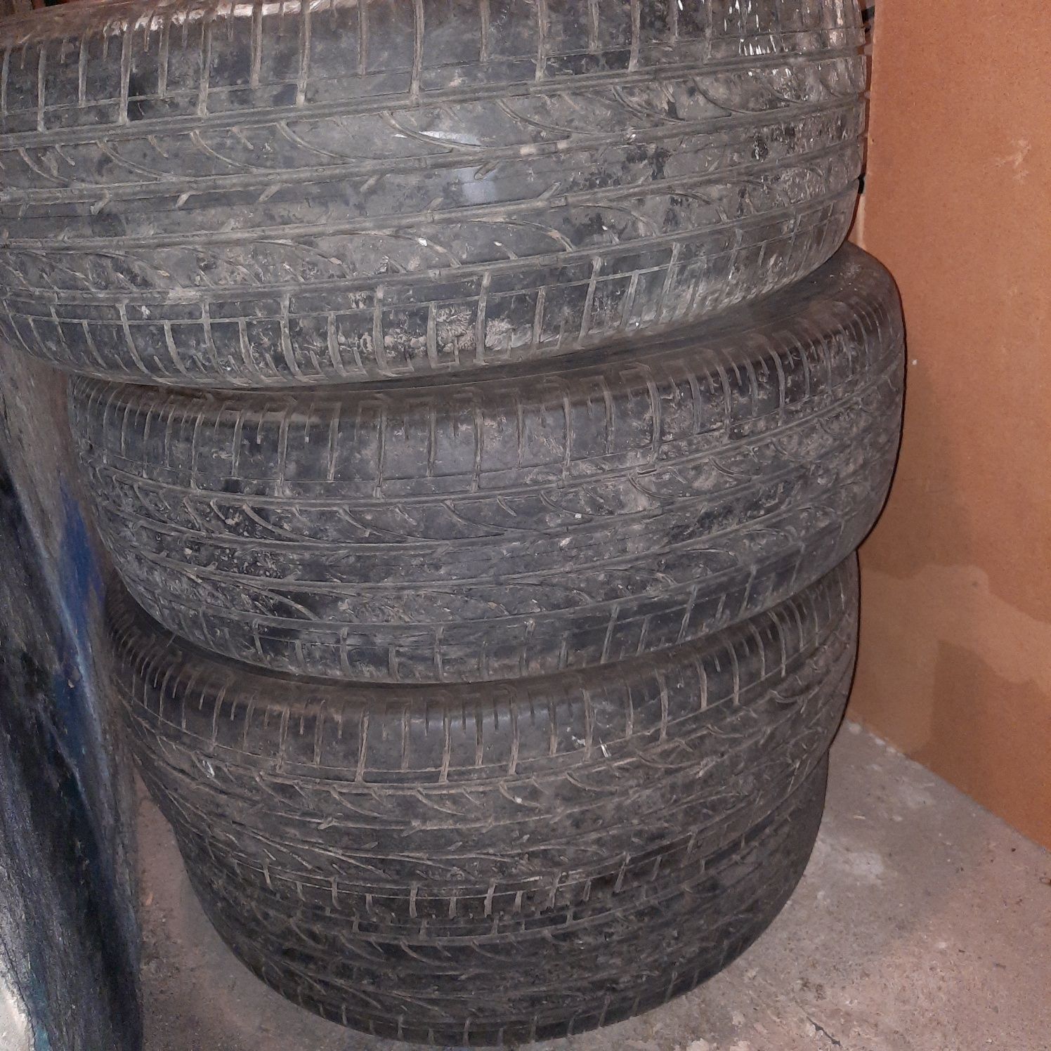 Продавам летни гуми  bridgestone 215/65/16