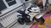 Продается детский трёхколёсный мотоцикл на акамуляторе, от 2 до 6 лет