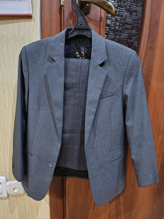 Костюм для мальчика в отличном состоянии