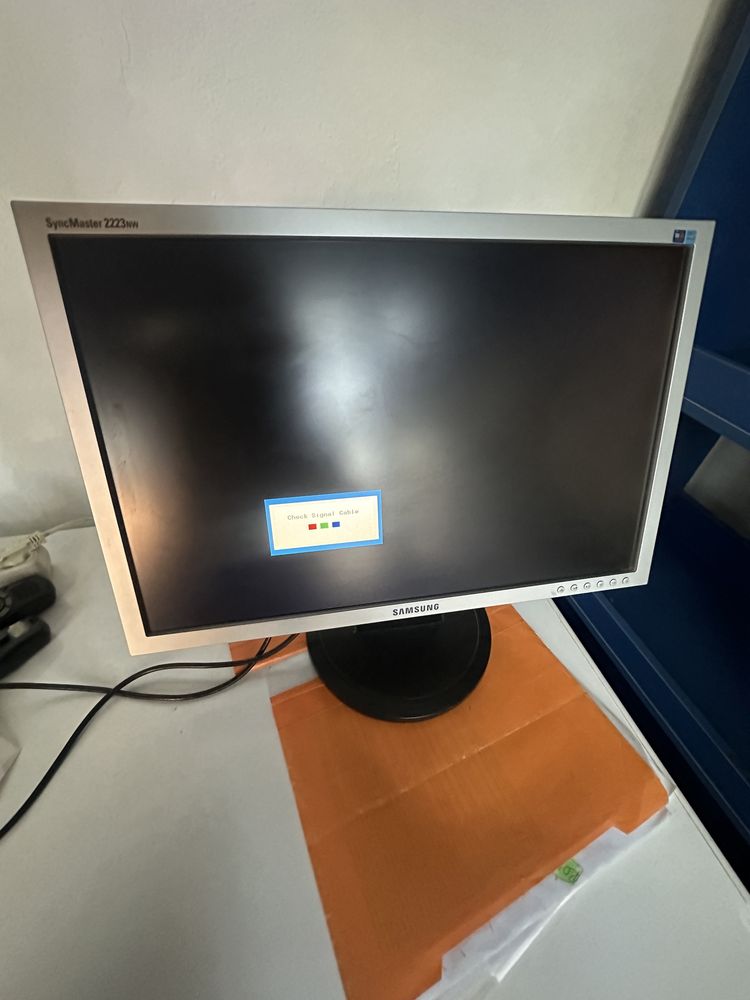 Vând monitor lcd Samsung