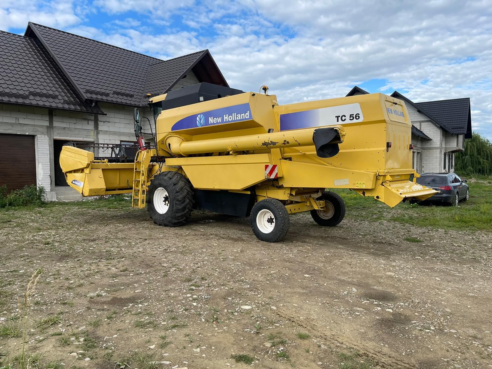 Combina  New Holland tc 56