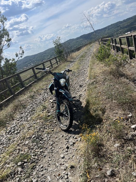 Vând cross 150cc