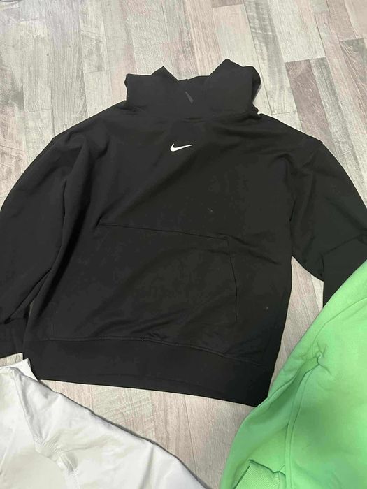 Две худита и тениска найк