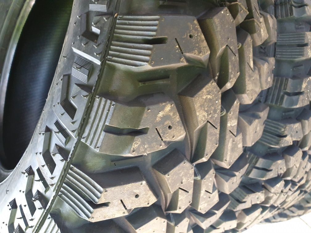 Vand anvelope noi off road,mud terrain 31x10,5 R15 Maxxis Big Horn M+S