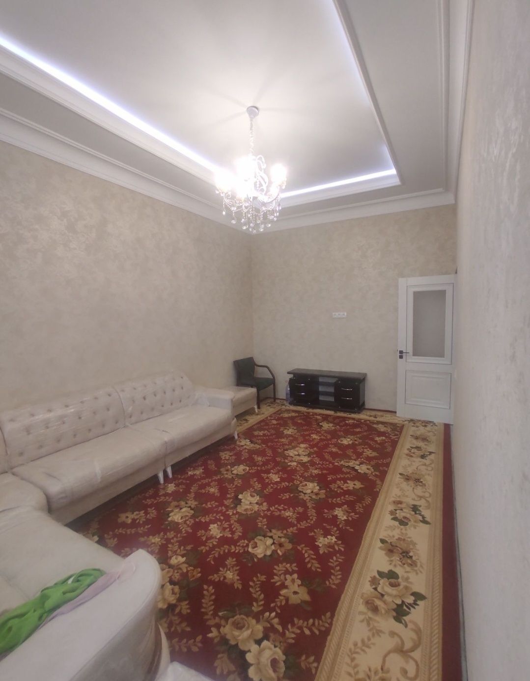 Chilozorda varyat kup bu Farxadiskiy choraxada 2 xona 68 m2 narx 600$