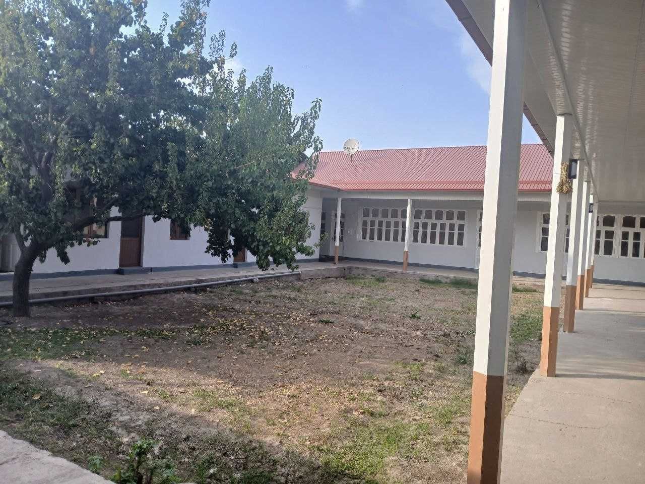 Hovli uy sotiladi
