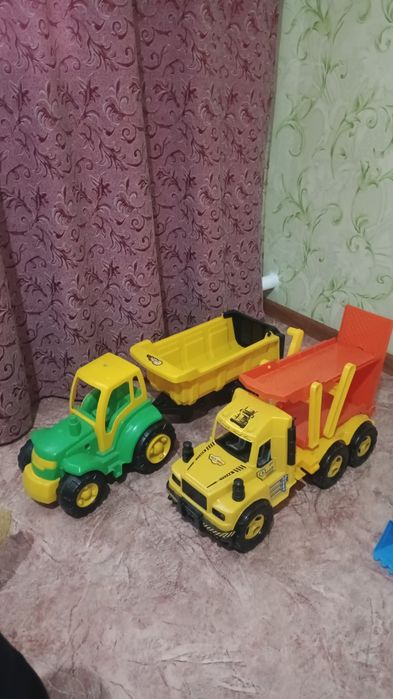 Продам машинки объемные