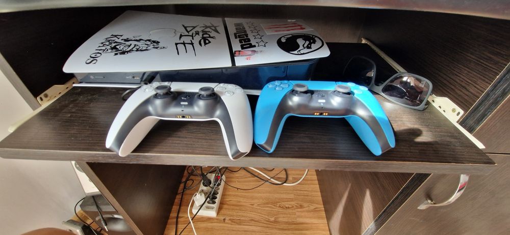 Vand sau schimb ps5 digital slim detalii in descriere