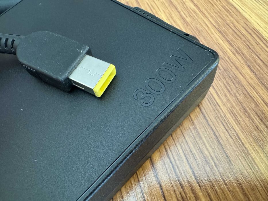 Оригинално Зарядно за лаптоп Lenovo 300W 20V 15A (Square Tip)