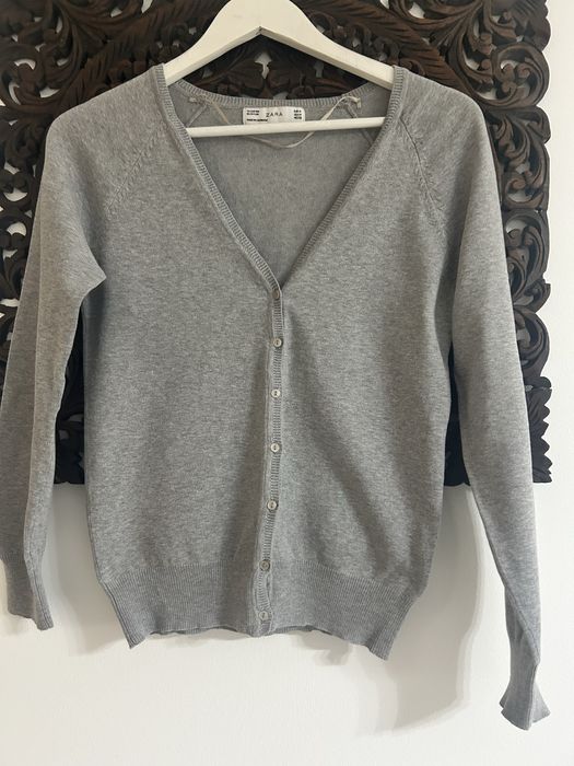 Cardigan Zara, impecabil.