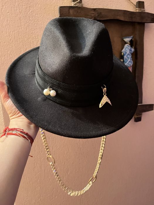 Елегантна и красива шапка