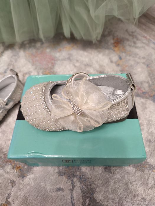 Продам новые детские туфли