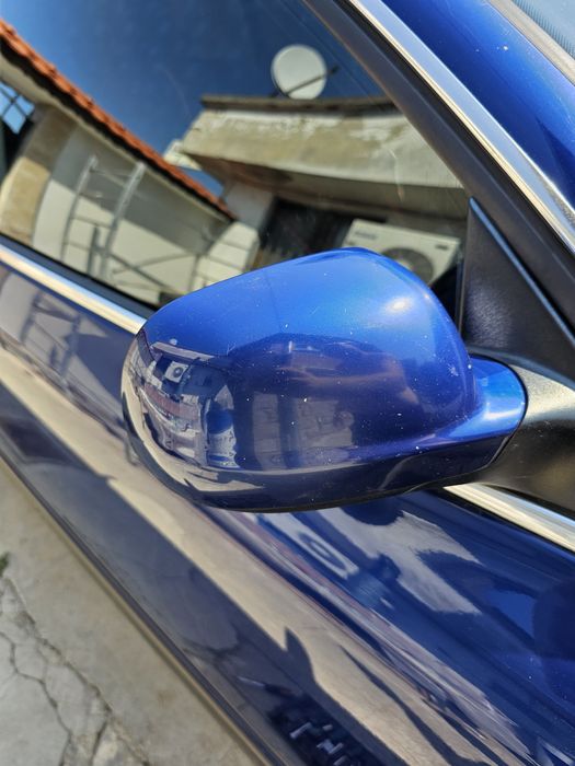 Продавам дясно огледало за пасат passat b5.5