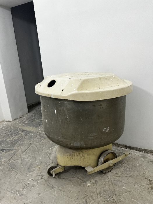 Тестомешалка 200 кг лик, Германияда ишлаб чикарилган 2 та козони бор