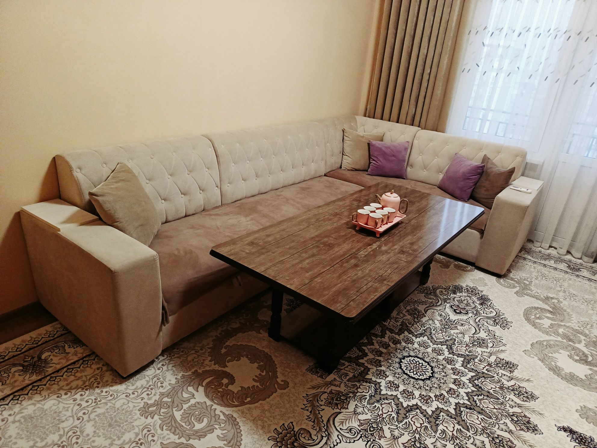 Mehmonhonaga ugalok stoli bn sotiladi