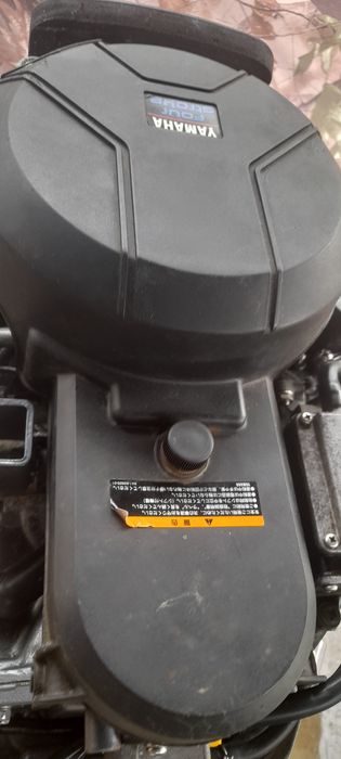 Продавам Ямаха 4т. С ел стартер и алтирнатор.Мотола е с дълъг ботуш.