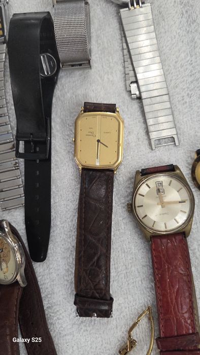 Ceasuri. Intre 100 lei. Si. 900 lei. Peste 40 buc