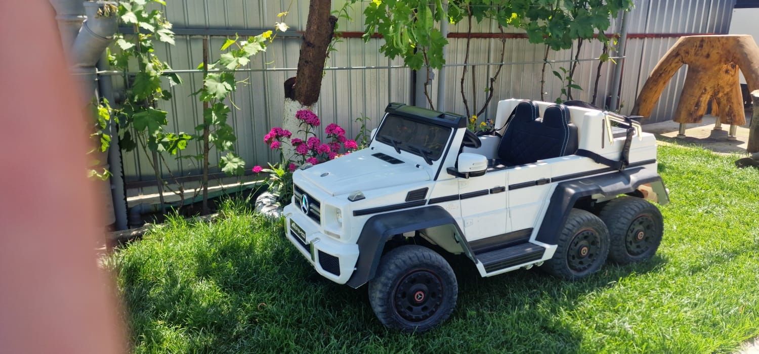 Masinuta electrica pentru copii Mercedes AMG 6X6